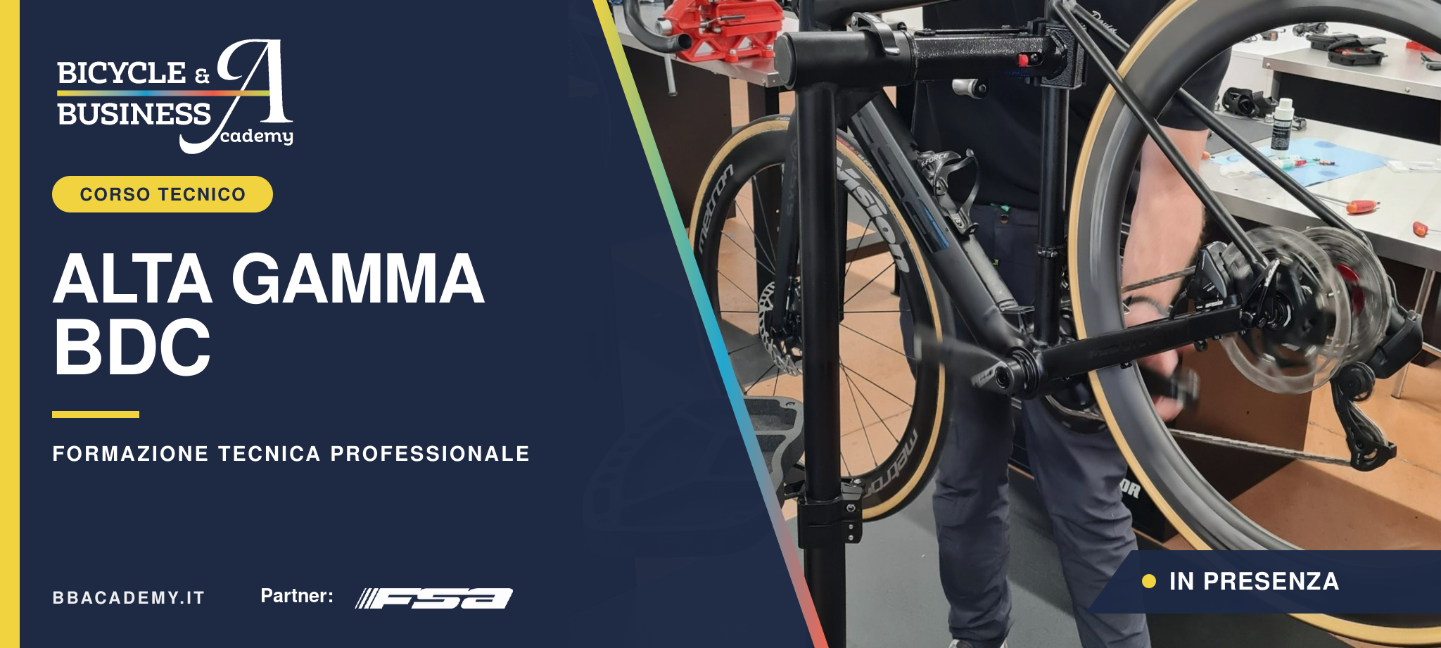 Corso Alta Gamma BDC di BB Academy: trasmissione e ruota posteriore di una bici da corsa sul cavalletto da officina