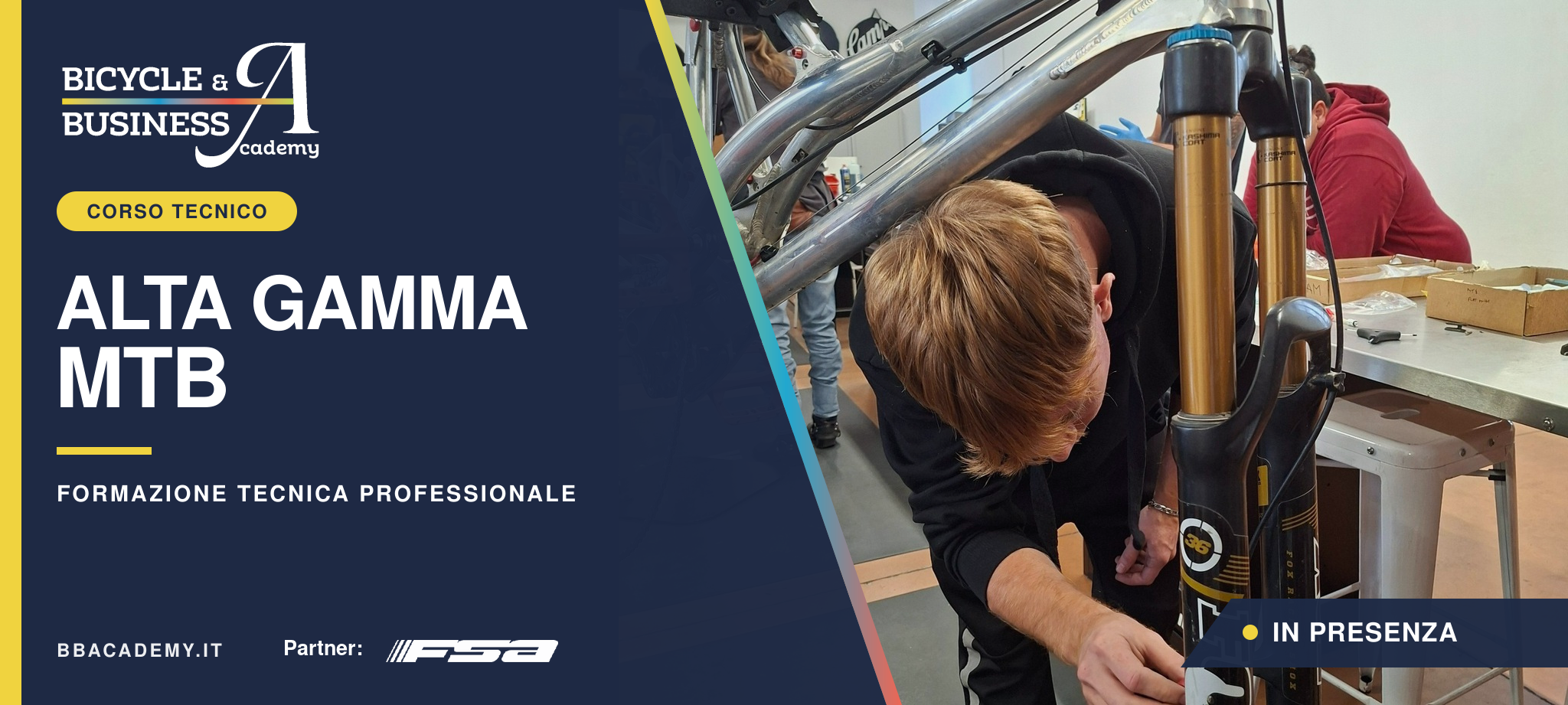 Corso Alta Gamma MTB di BB Academy: forcella ammortizzata di una mountain bike durante un intervento tecnico