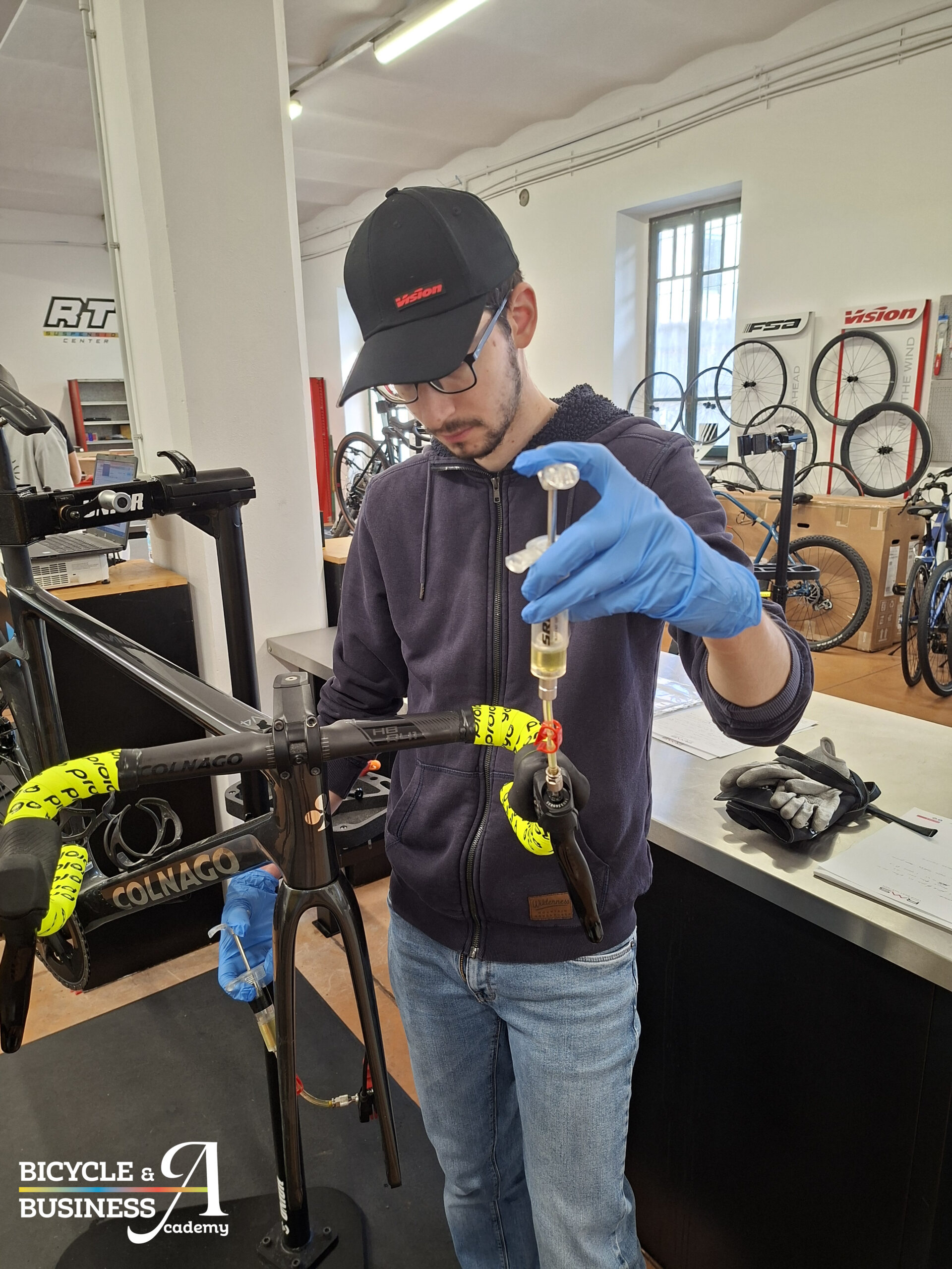 Partecipante al Master Alta Gamma durante lo spurgo sram