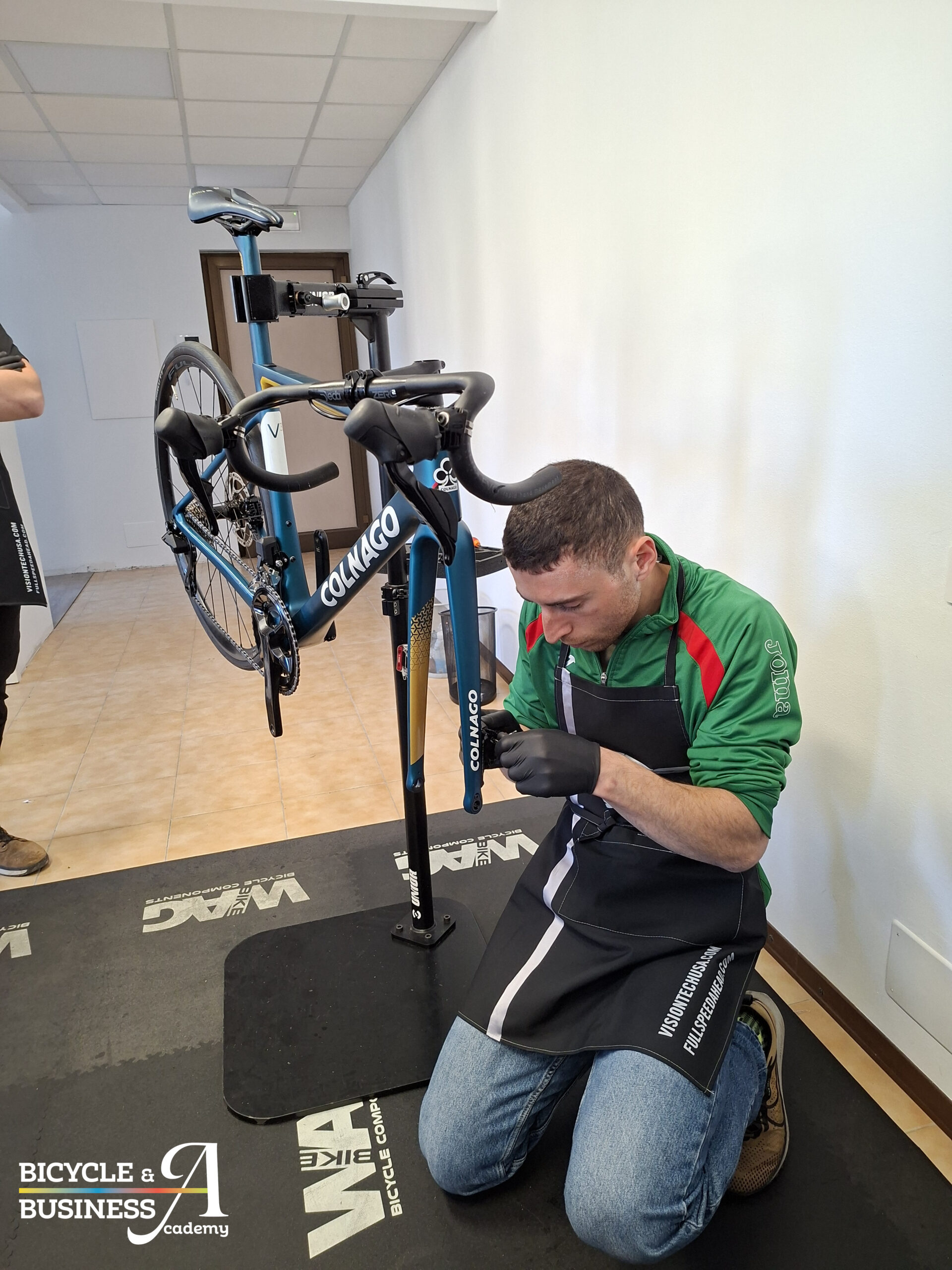 Partecipante al Master Alta Gamma durante lo spurgo shimano
